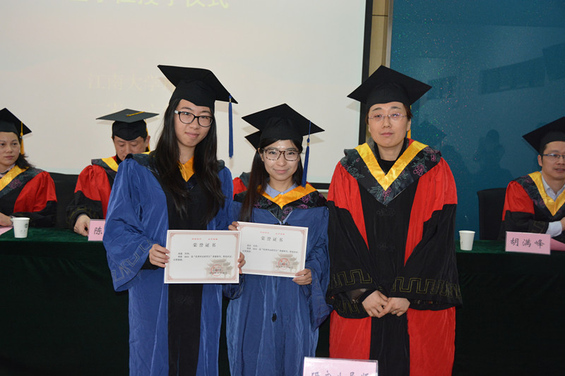理学院举行2016届研究生毕业典礼暨学位授予仪式